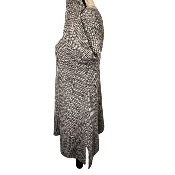 Jeanne Pierre M longsleeve crewneck seamed cable knit asymmetric tunic sweater ￼ - Picture 3 of 7